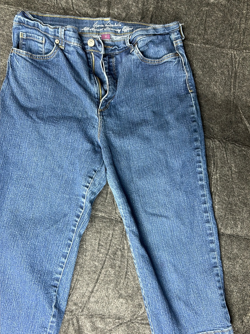 Gloria Vanderbilt Medium Blue Denim Capris - Classic Five-Pocket